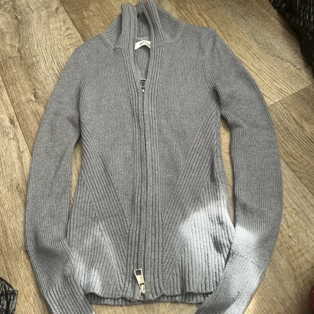 Apparis xs gray sweater top